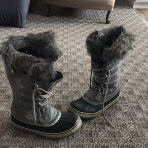 Sorel grey boots size 8.5